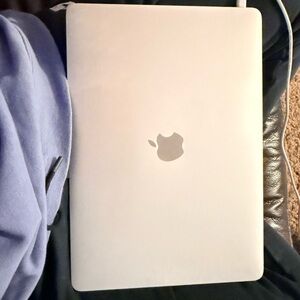 Apple MacBook in Sleek Silver